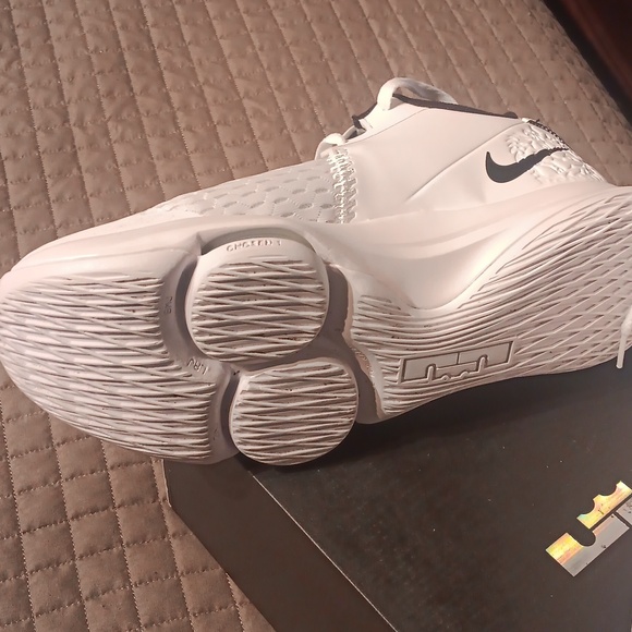 LEBRON WITNESS 5 EP ‘WHITE BLACK’ - Picture 7 of 11